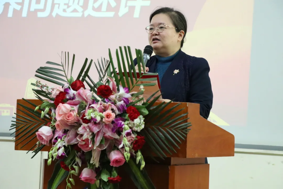 38伟德  易进副教授.jpg