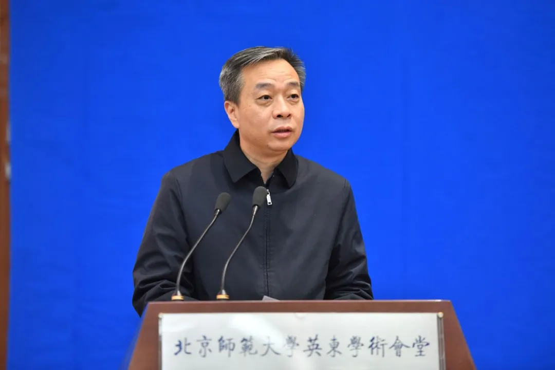 伟德副董事长 康震.jpg